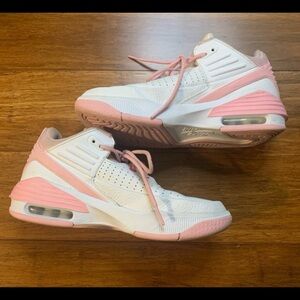 Nike Air Jordan womens 6.5/39 max aura pink and white shoes